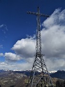 59 Alla alta croce di vetta del Monte Zucco (1232 m)